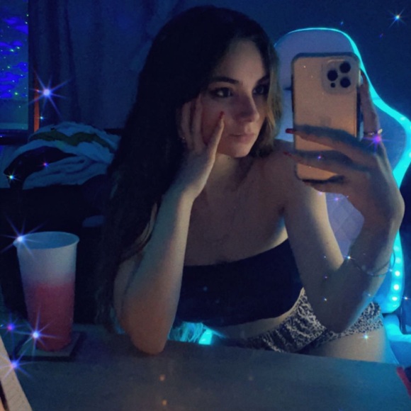 Meet Roxanna, your stylish Companion! - Picture 5 of 10